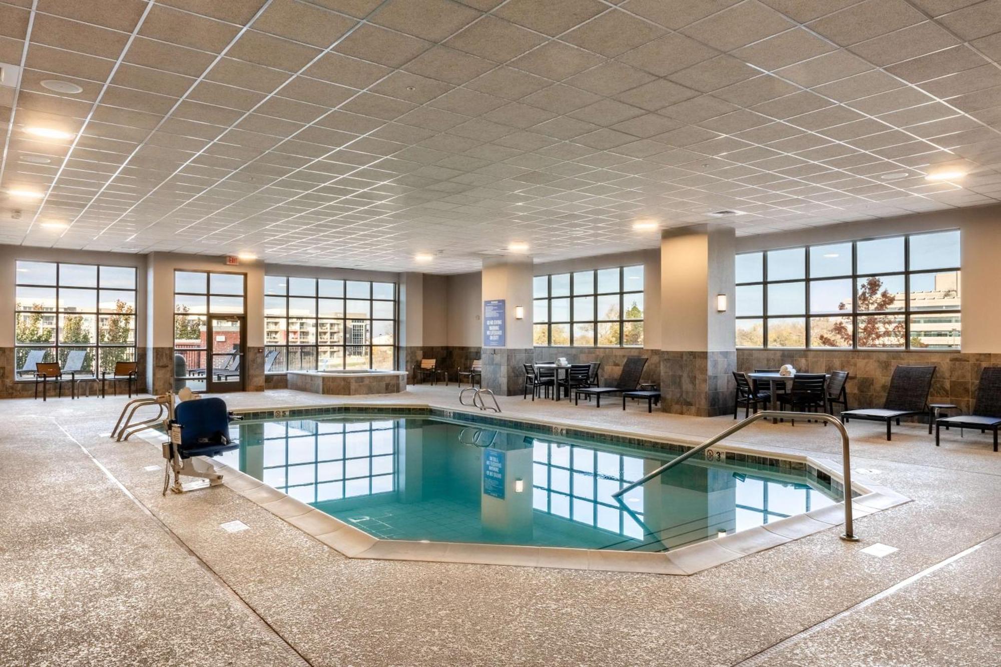 Drury Plaza Hotel Broadview Wichita Buitenkant foto